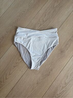 lululemon athletica High-Waist Reversable Bikini Bottoms in White and Light Gray
